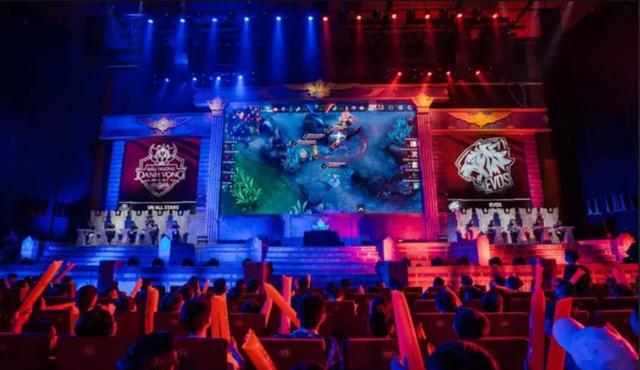 后者则在一 后者则在一